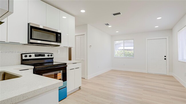 Building Photo - 3331 NW 8th Pl