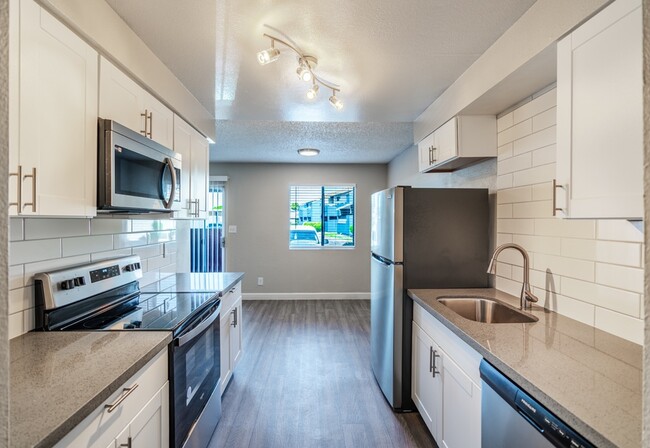 C2 Renovated - 3 Bed 2 Bath - Rise at The District