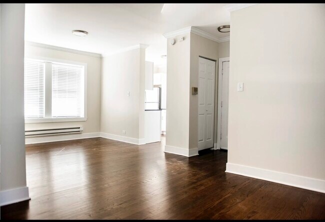 Building Photo - 4216 N Clark St