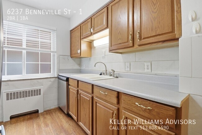 Building Photo - 6237 Benneville St