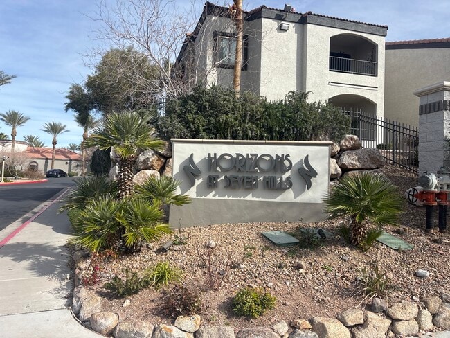 Building Photo - 950 Seven Hills Dr