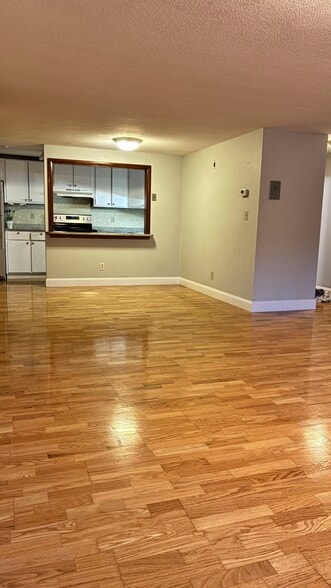 Building Photo - 586 Boston Post Rd E