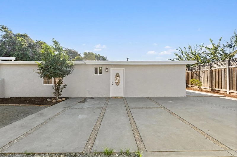 Building Photo - 2887 Fordham St