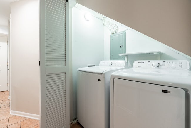 Building Photo - 4242 N Kimball Ave