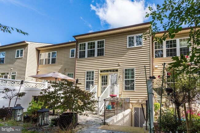 Building Photo - 1715 Chiswick Ct
