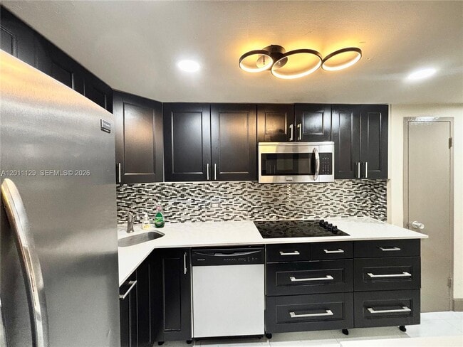 Building Photo - 999 Brickell Bay Dr