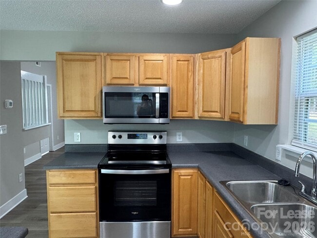 Building Photo - 3251 Blythe Ridge Ct