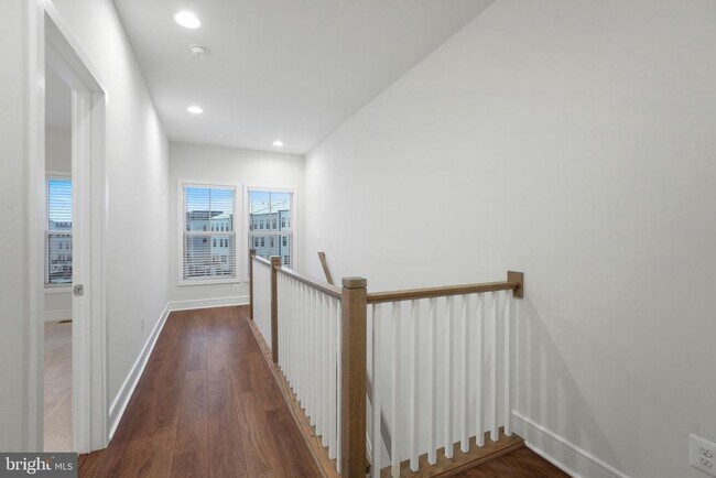 Building Photo - 43421 Farringdon Sq