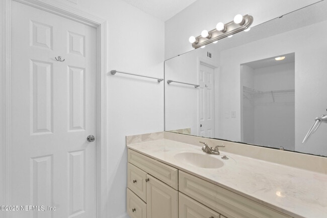 Building Photo - 6552 La Mirada Dr E