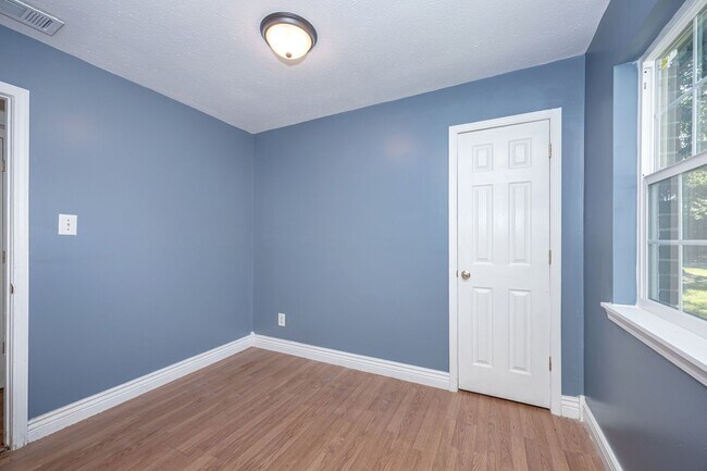 Building Photo - 3 Bed 1 Bath Home In Pascagoula - New Appliances