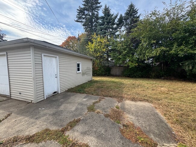 Building Photo - 2312 Ridge Ave