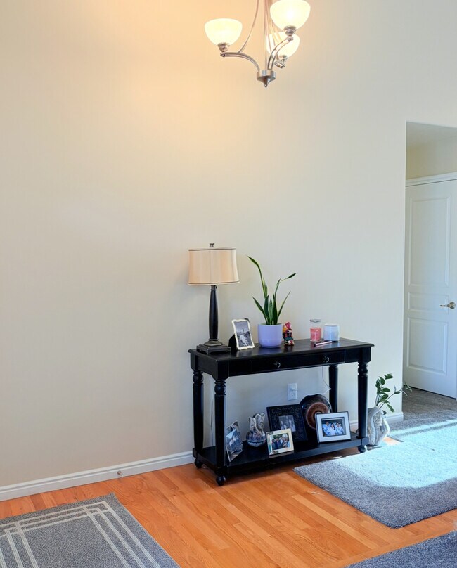 Building Photo - 351 N 1480 E