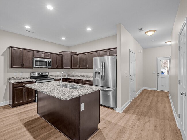 Building Photo - Townhome in Sneads Ferry