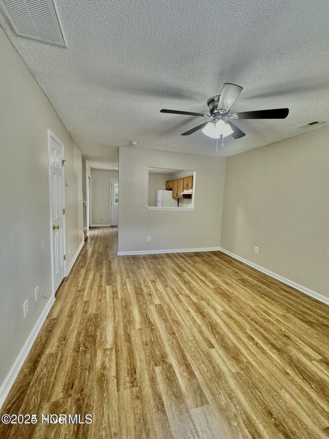 Building Photo - 319 Bracken Pl