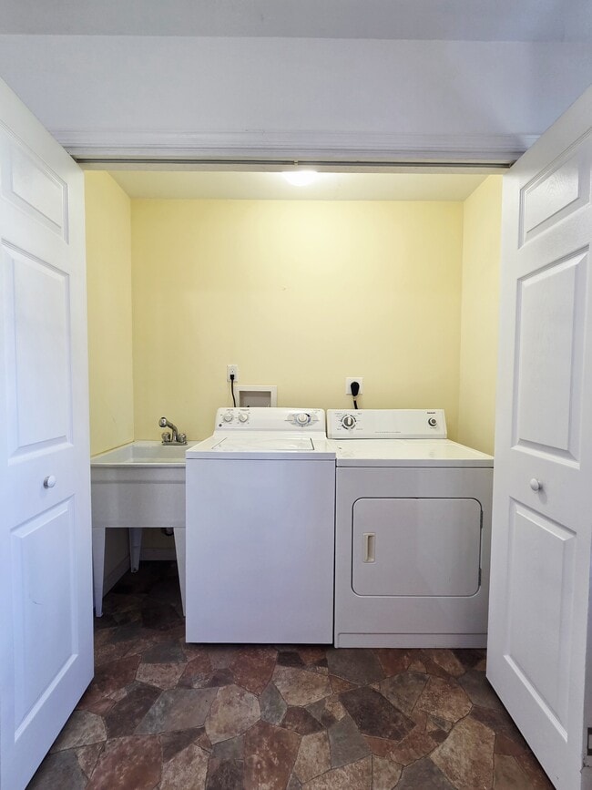 Building Photo - 21 S 4th St