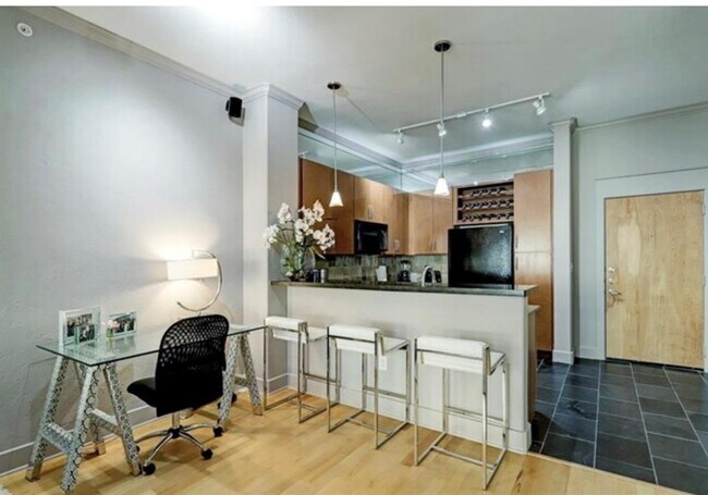 Building Photo - 1901 Post Oak Blvd