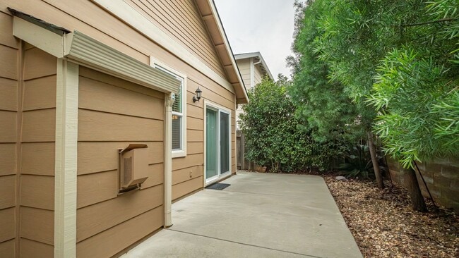 Building Photo - Beautiful 3 bedroom single story home