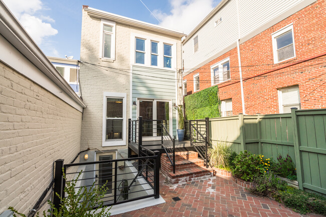 Back Entrance (Note: Patio is not for tenant use) - 1403 G St NE