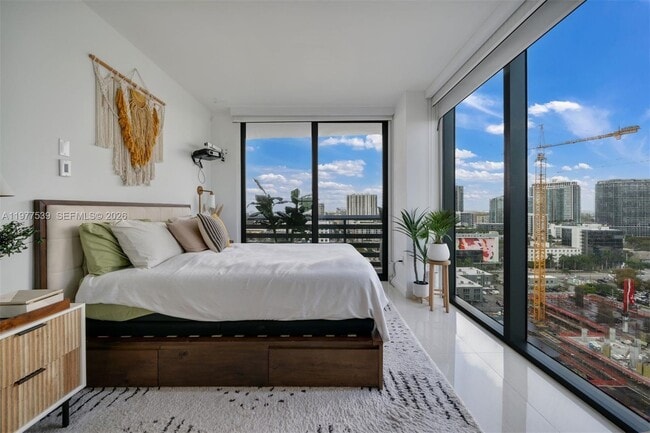 Building Photo - 460 NE 28th St