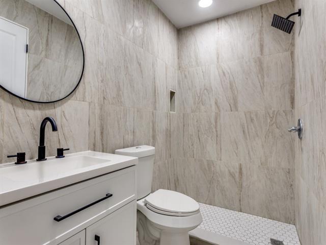 Building Photo - 3917 Valentine St