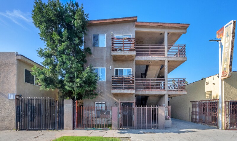 Building Photo - 5869 S Figueroa St