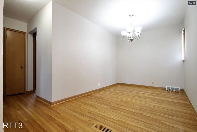 Building Photo - 4 Bedroom / 3 Bath Home off of 72nd and Gr...