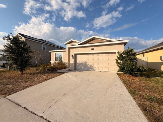 Building Photo - Rare find In-Law suite Home! Single family house with Separate entry and kitchen, laundry set!