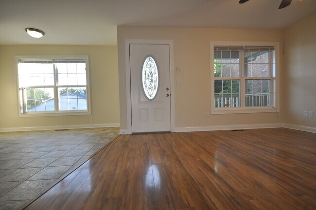 Building Photo - Pink Star- Pre-Leasing Now for the Fall Se...