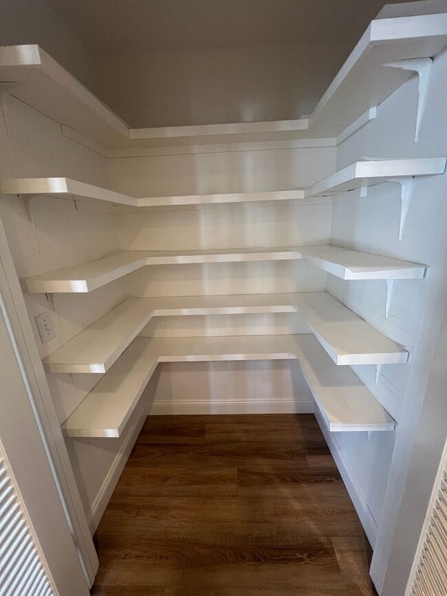 Building Photo - Huge 2 bed 2 bath condo.  2 balconies peek a boo ocean views