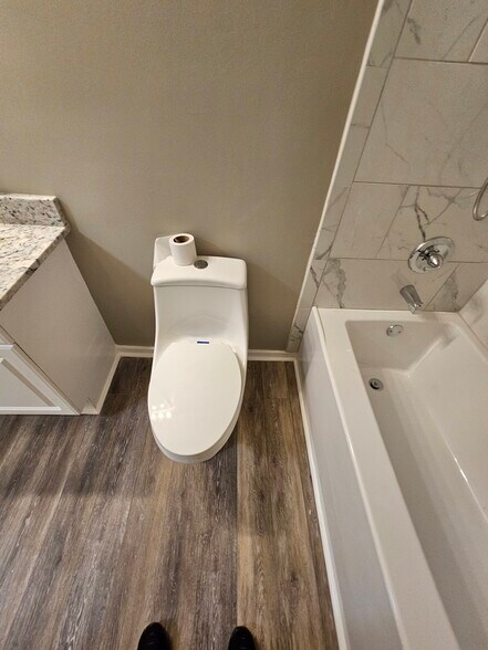 Building Photo - 1131 W Brookgreen Dr