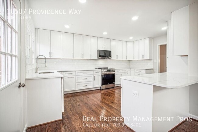 Building Photo - 10507 Providence Way