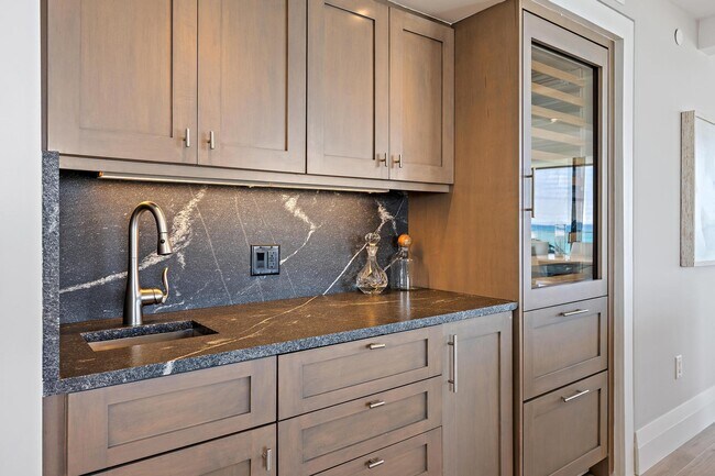 Building Photo - 100 S Beach Rd