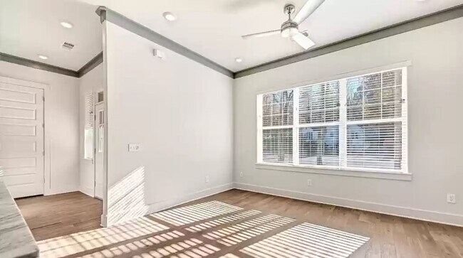 Building Photo - New construction in the heart of East Fayetteville!