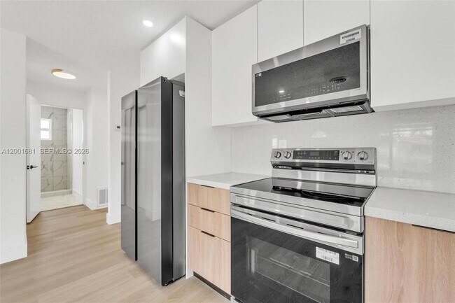 Building Photo - 1611 NE 50th Ct