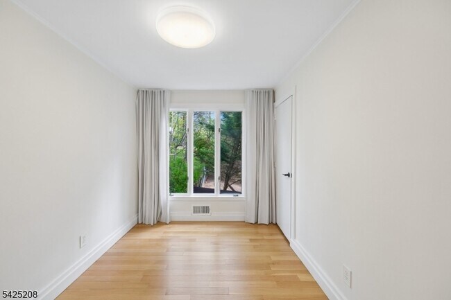 Building Photo - 293 Wyoming Ave