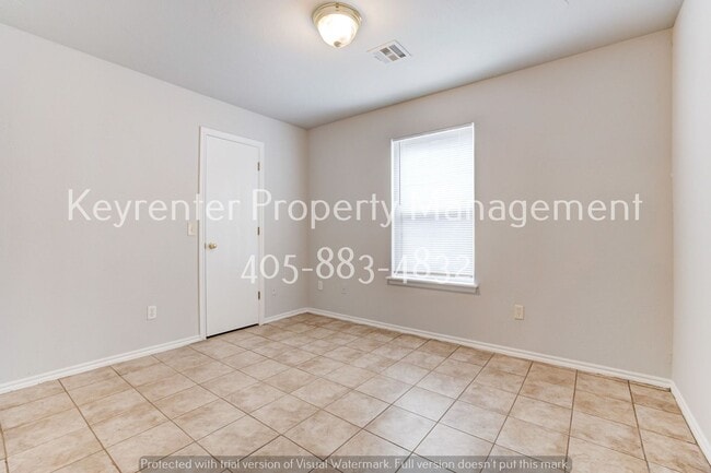 Building Photo - Cute 3BD/2BTH Duplex in Central East Norman!
