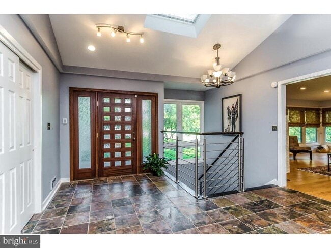 Building Photo - 100 Tudor Ln