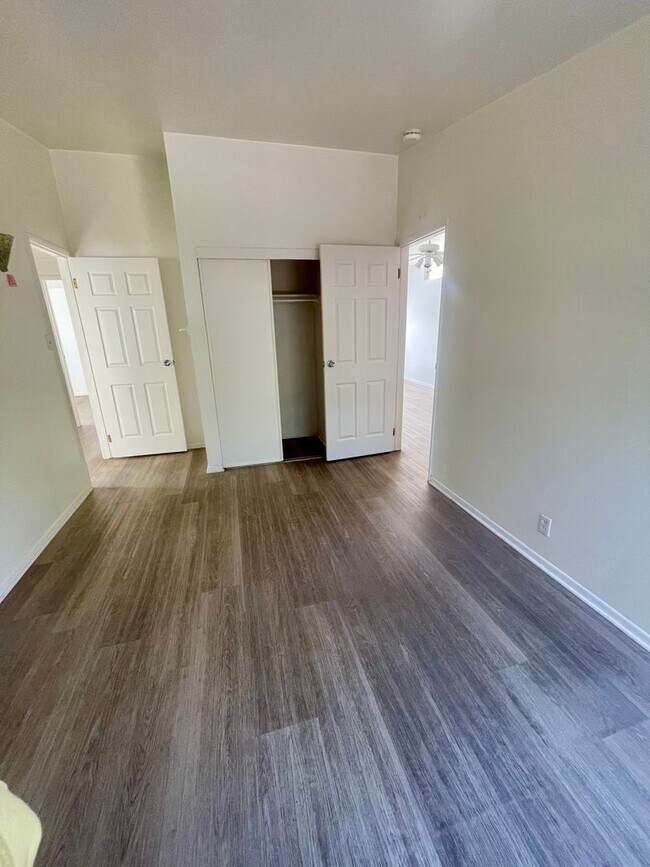 Building Photo - Classic Pierpont Beach House | 10-Month Lease | Just Steps to the Sand
