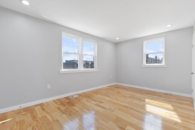 Building Photo - Wow! South Philly Modern 3 Bed 2 Bath Home! Yard! Central Air! W/D! H/W Floors! Gorgeous!