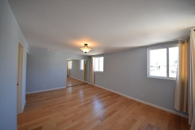 Building Photo - Call to Schedule Your Tour Today!!
