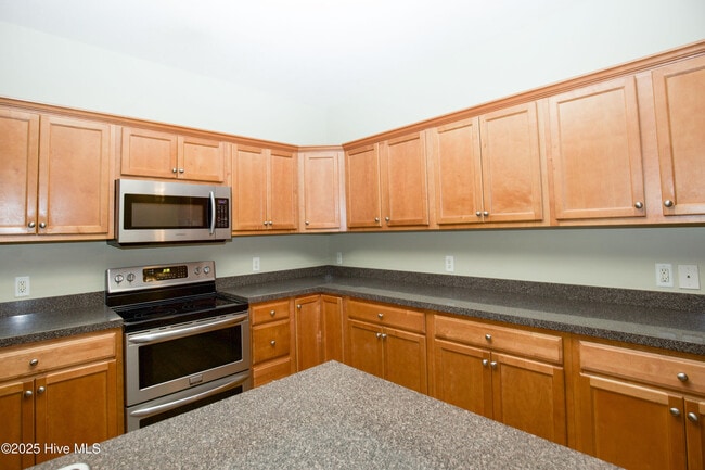 Building Photo - 110 Willow Creek Ln