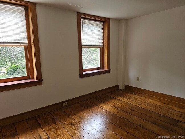 Building Photo - 33 Wildwood Ave