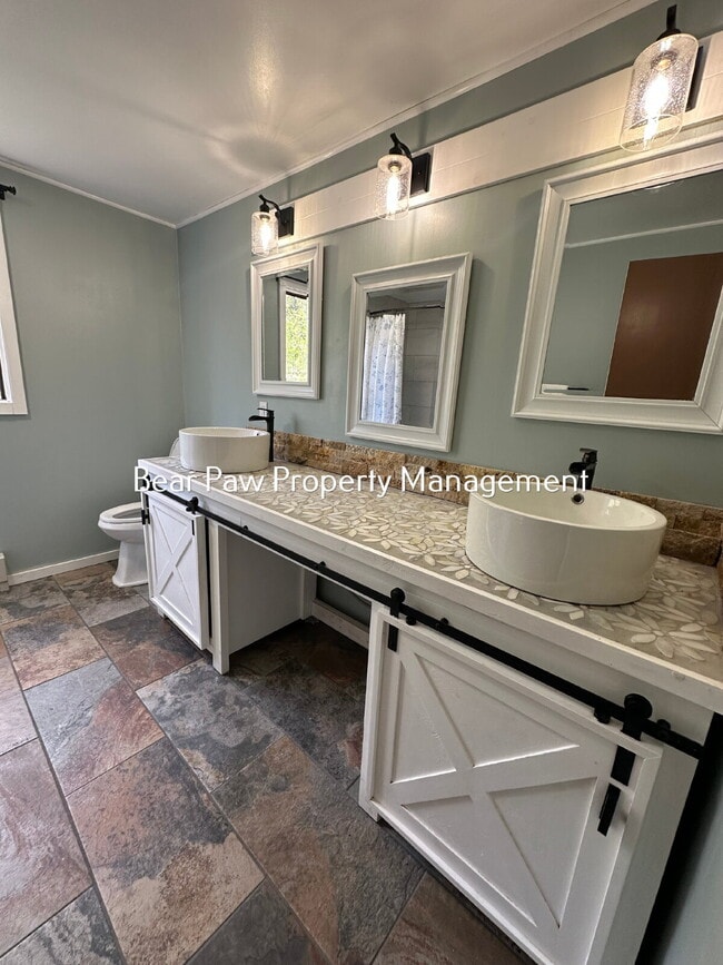 Building Photo - "Charming 3-Bedroom Mountain Retreat in Conifer"