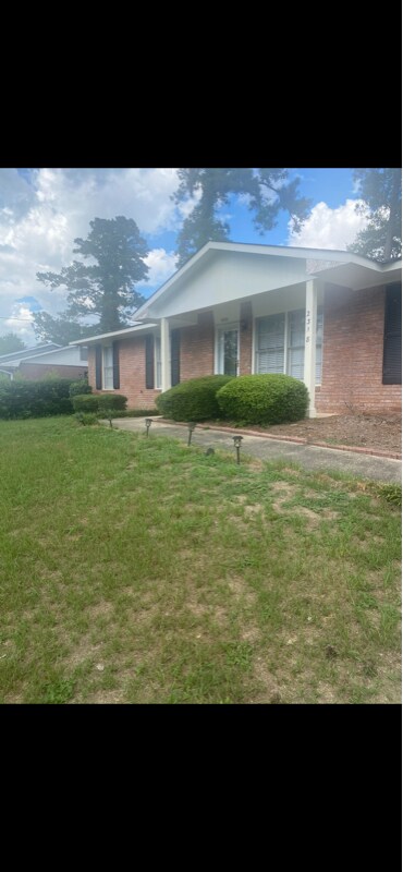 Building Photo - 2318 Burnside Dr