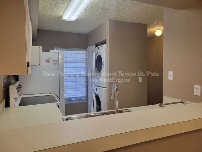 Building Photo - 4903 Myrtle Oak Dr