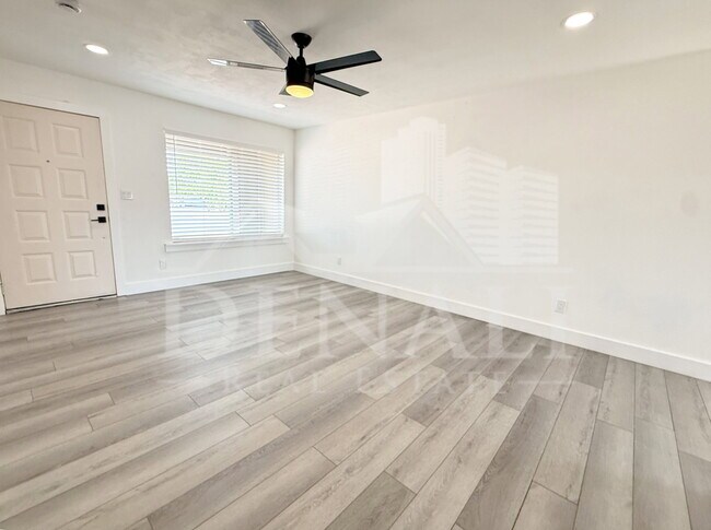 Building Photo - 2601 E Hopi Ave