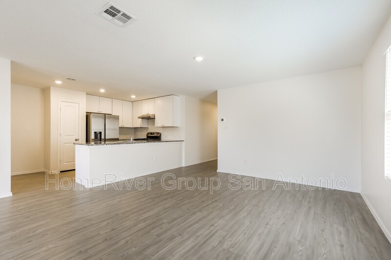 Building Photo - 10107 Helios Hts