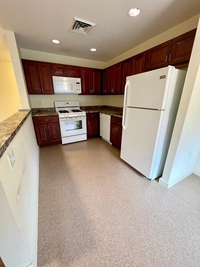 Building Photo - Charming 1-Bedroom Apartment in Wyncote! Available Late July!
