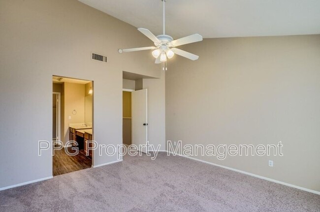 Building Photo - 521 E Kristal Way