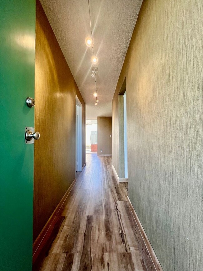 Building Photo - Charming 1/1/1 Ground Floor Unit with Lana...